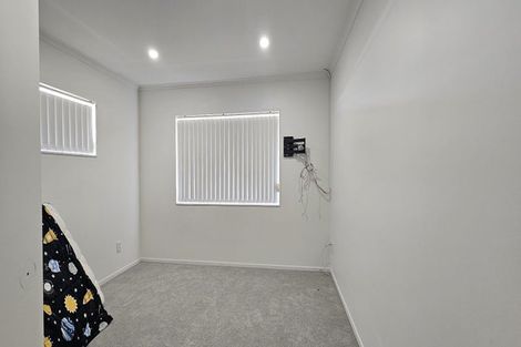 Photo of property in 28 Robert Ross Place, Clendon Park, Auckland, 2103