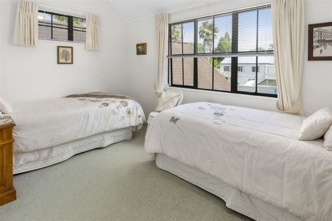 Photo of property in 1/274 East Coast Road, Forrest Hill, Auckland, 0620