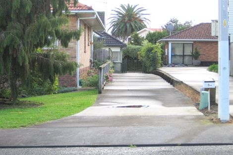 Photo of property in 2/5 Waller Avenue, Bucklands Beach, Auckland, 2012