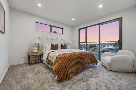 Photo of property in 72a Sycamore Drive, Sunnynook, Auckland, 0620