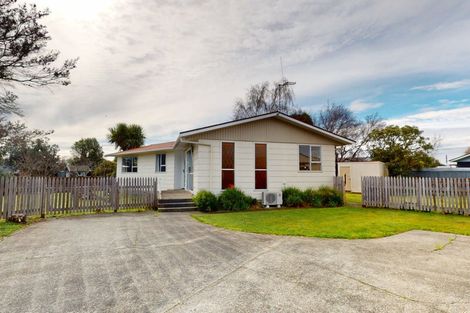 Photo of property in 6 Walker Crescent, Bulls, 4818