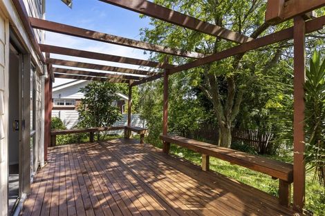 Photo of property in 1/6 Tahinga Street, Northcote, Auckland, 0627