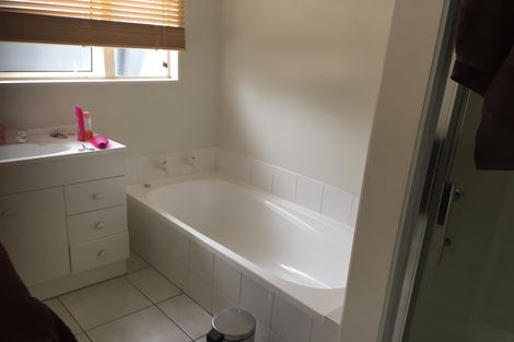 Photo of property in 36a Charlotte Street, Stanmore Bay, Whangaparaoa, 0932