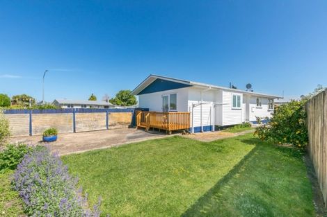 Photo of property in 2 Rhonda Avenue, Deanwell, Hamilton, 3206