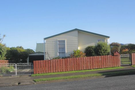 Photo of property in 115 Gloaming Hill, Titahi Bay, Porirua, 5022