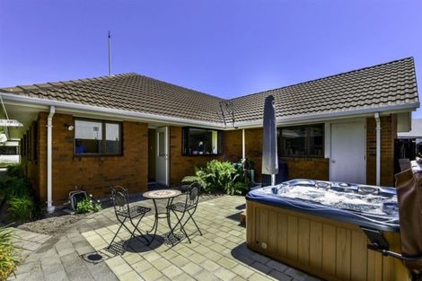Photo of property in 98 Regency Crescent, Redwood, Christchurch, 8051
