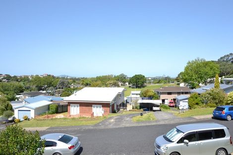 Photo of property in 16 Nutsey Avenue, Northcote, Auckland, 0627