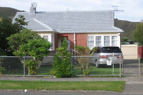Photo of property in 28 Churton Crescent, Taita, Lower Hutt, 5011