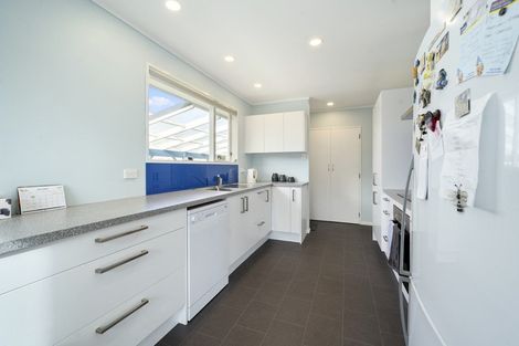 Photo of property in 16 Martin Road, Paraparaumu Beach, Paraparaumu, 5032