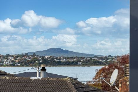 Photo of property in 2/101 Sylvan Avenue, Northcote, Auckland, 0627