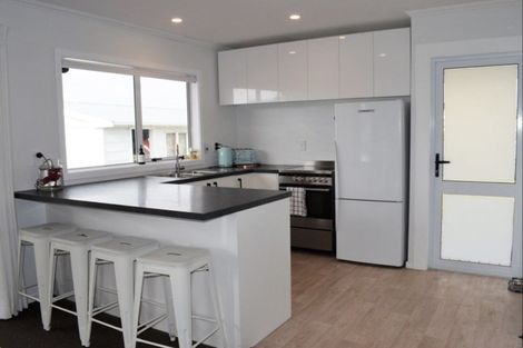 Photo of property in 52 Norfolk Crescent, Otaki Beach, Otaki, 5512