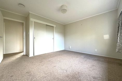 Photo of property in 2/4 Mahuta Grove, Northcote, Auckland, 0627