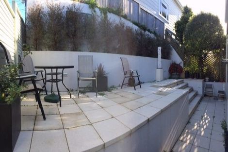 Photo of property in 5 Moeller Street, Mount Victoria, Wellington, 6011