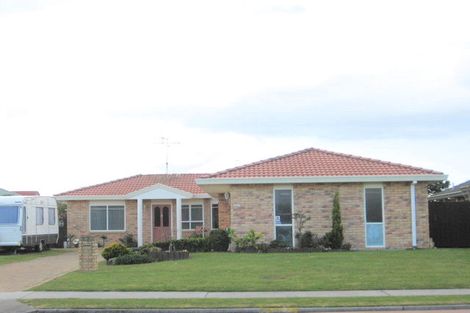 Photo of property in 647 Grenada Street, Papamoa Beach, Papamoa, 3118