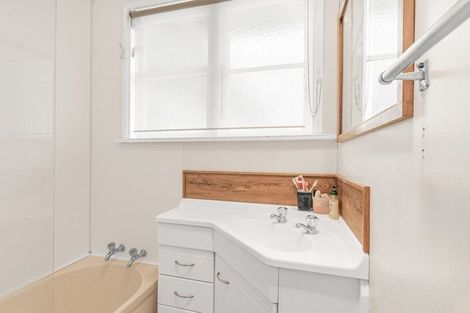 Photo of property in 68 Paul Crescent, Fairfield, Hamilton, 3214