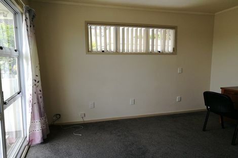 Photo of property in 10 Tamahere Drive, Glenfield, Auckland, 0629