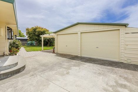 Photo of property in 9 Deakin Place, Clive, 4102