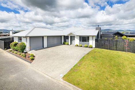 Photo of property in 5 Stratford Court, Fitzherbert, Palmerston North, 4410