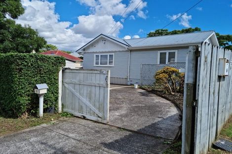 Photo of property in 4 Camp Road, Mount Wellington, Auckland, 1062