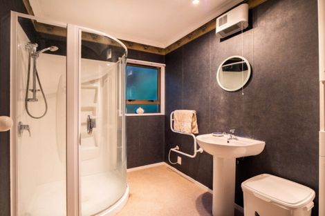 Photo of property in 30 Porterfield Street, Macandrew Bay, Dunedin, 9014