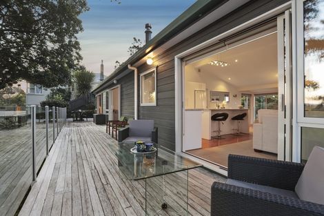 Photo of property in 9 Tinopai Road, Titirangi, Auckland, 0604