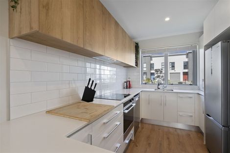 Photo of property in 2 Briddock Way, Swanson, Auckland, 0614