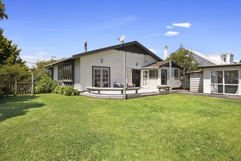 Photo of property in 32 Cutfield Road, New Plymouth, 4310