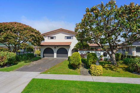 Photo of property in 22 Rewarewa Crescent, Waikanae, 5036