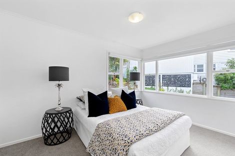 Photo of property in 2/38a Seaview Avenue, Northcote, Auckland, 0627