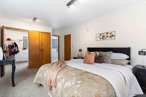 Photo of property in 10 Corokia Place, Totara Heights, Auckland, 2105