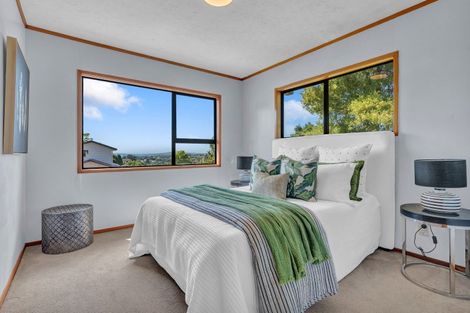 Photo of property in 14 Deverell Place, Northcross, Auckland, 0632