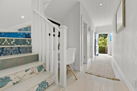 Photo of property in 5 Turnbull Road, Narrow Neck, Auckland, 0624