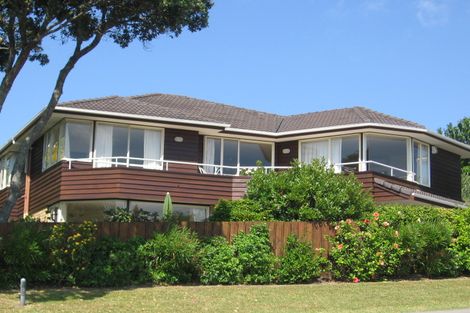 Photo of property in 8 Bournemouth Terrace, Murrays Bay, Auckland, 0630