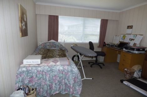 Photo of property in 7b John Guthrie Place, Merrilands, New Plymouth, 4312