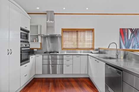 Photo of property in 84 Domain Crescent, Muriwai, Waimauku, 0881