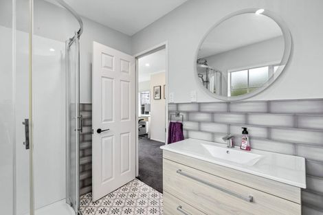 Photo of property in 33 Maygrove Drive, Orewa, 0931