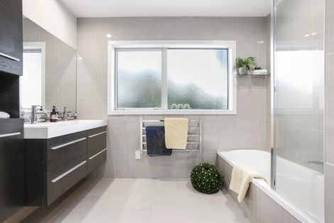 Photo of property in 9 Tinopai Road, Titirangi, Auckland, 0604