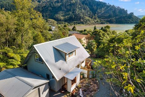 Photo of property in 34 Mccormicks Road, Whatamango Bay, Picton, 7281