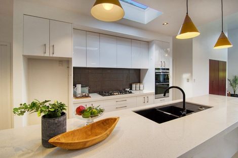 Photo of property in 39 Warner Park Avenue, Laingholm, Auckland, 0604