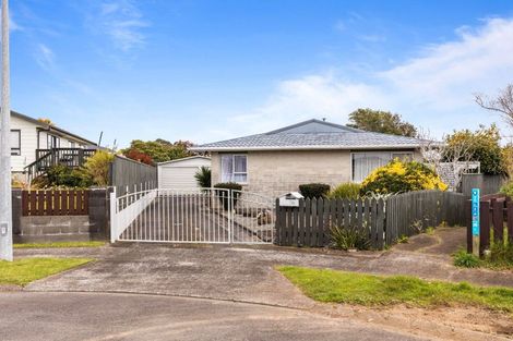 Photo of property in 10 Leon Place, Waitara, 4320