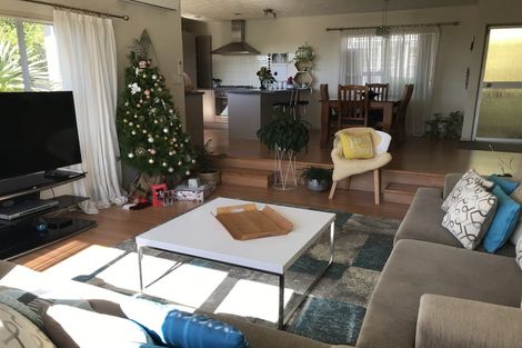 Photo of property in 1 Remus Place, Totara Vale, Auckland, 0629