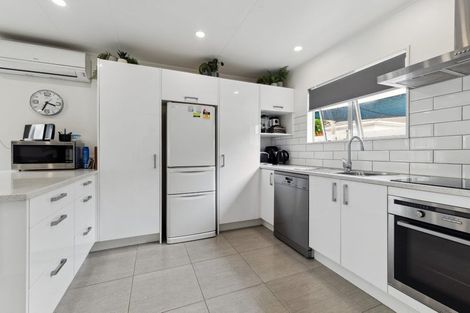 Photo of property in 2/5 Rainsford Street, Moturoa, New Plymouth, 4310