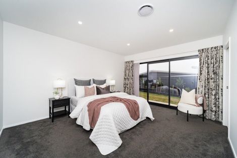 Photo of property in 44 Vaucluse Heights, Fitzherbert, Palmerston North, 4410