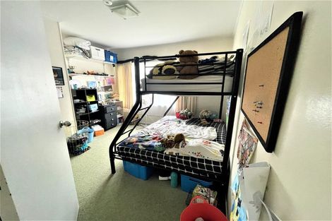 Photo of property in 27 Kervil Avenue, Te Atatu Peninsula, Auckland, 0610