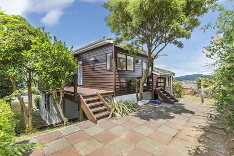 Photo of property in 18 Ordley Grove, Tawa, Wellington, 5028