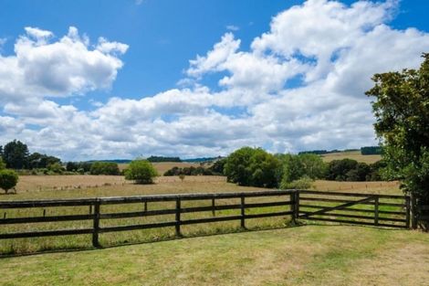 Photo of property in 264 Waikoukou Valley Road, Waimauku, 0882