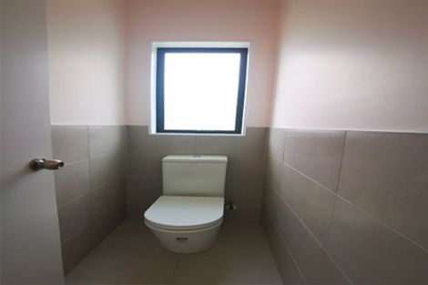 Photo of property in 41 Gossamer Drive, Pakuranga Heights, Auckland, 2010