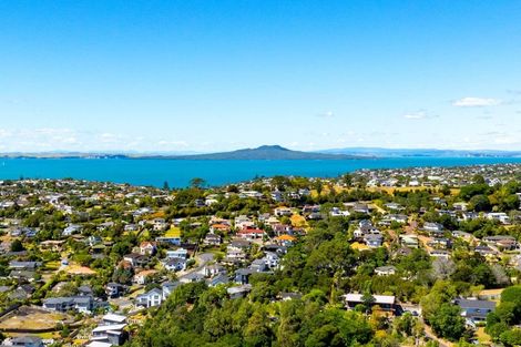 Photo of property in 102 Arran Road, Browns Bay, Auckland, 0630