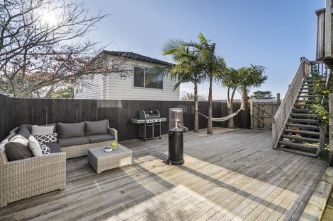 Photo of property in 264 Sunset Road, Windsor Park, Auckland, 0632