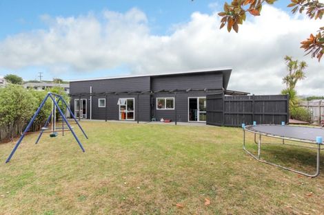 Photo of property in 7 Marchant Place, Westown, New Plymouth, 4310